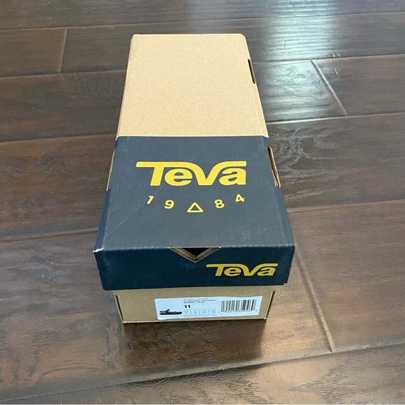 New in the box Teva original universal strap multi color sandals size various - Picture 9 of 10